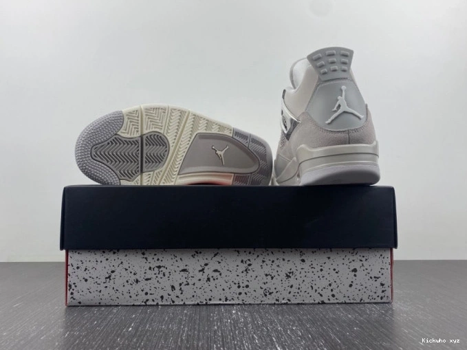 4 Moments Jordan AQ9129-001 Air Frozen 0816
